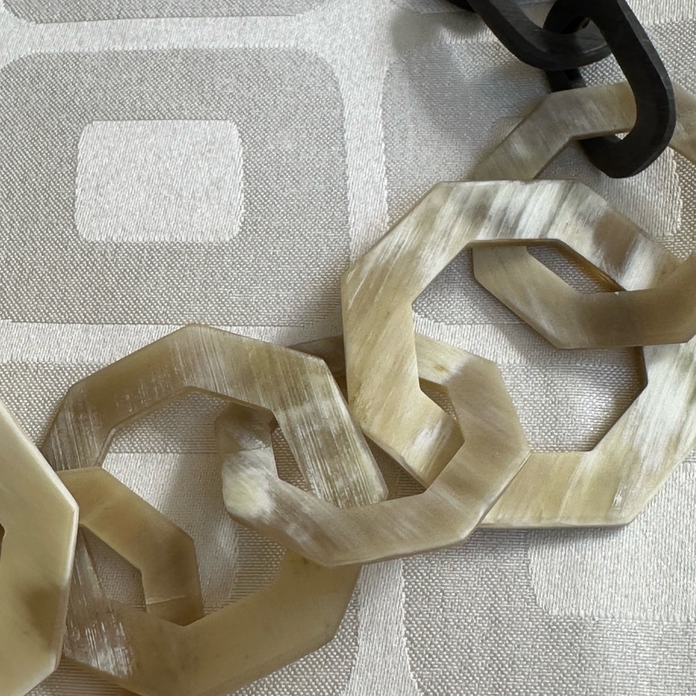 JJill Lightweight Resin Links Necklace - Picture 2 of 3
